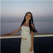 Hola me llamo maría y soy estudiante de psicología. Puedo ayudarte a aprender inglés y me encantan los niños.